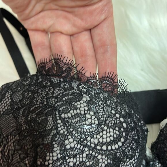 VICTORIA’S SECRET Women’s Very Sexy Lace Shimmer Push-Up Bra Black Size 36C D24 - Picture 6 of 8